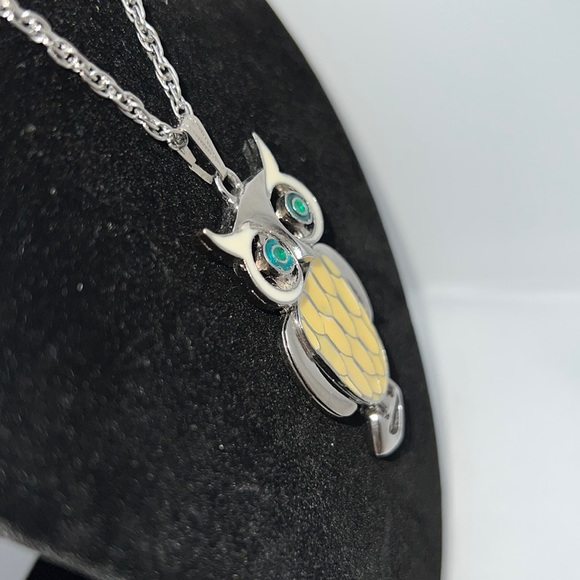 Retro Owl Pendant Necklace Silver-Tone Metal With Enamel - Picture 9 of 13
